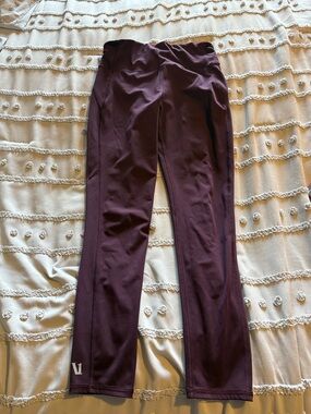 Vuori  Athletic Leggings with Subtle Logo